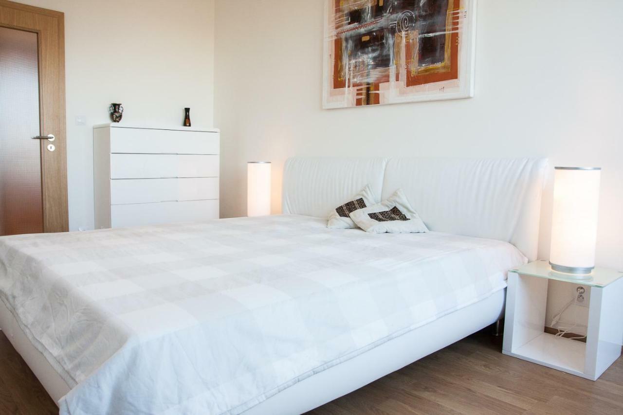 Prostorny 3 Pokojovy Apartman S Dvema Terasami Prague Ngoại thất bức ảnh