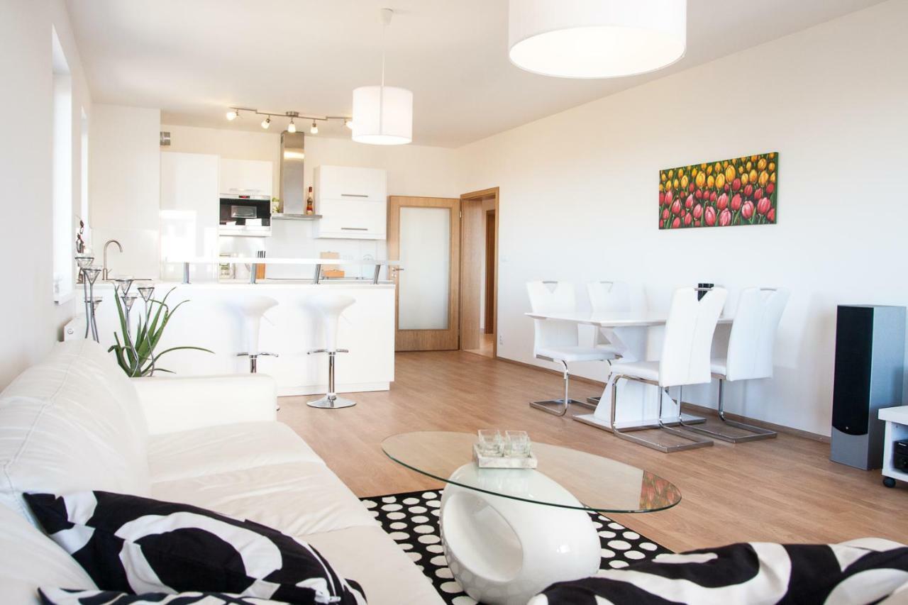 Prostorny 3 Pokojovy Apartman S Dvema Terasami Prague Ngoại thất bức ảnh