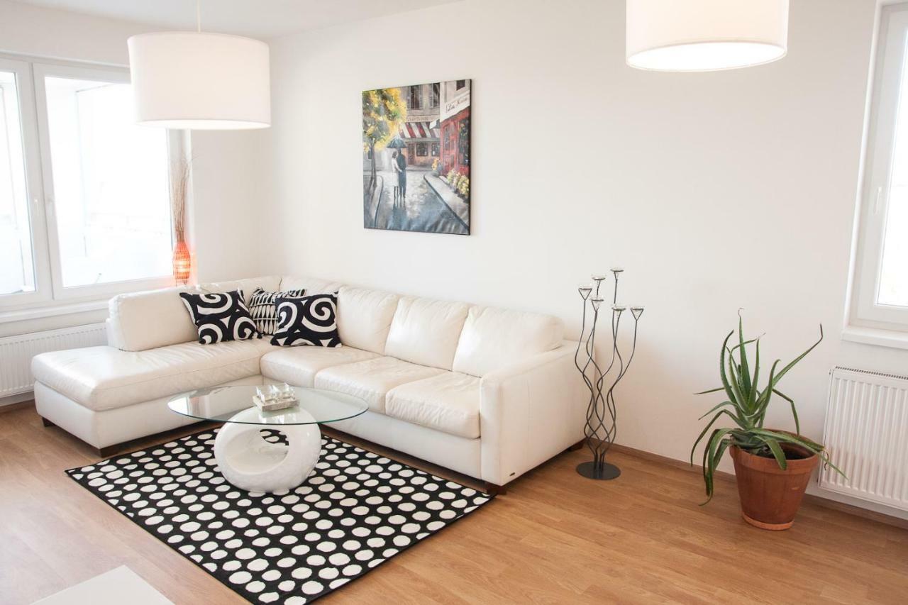 Prostorny 3 Pokojovy Apartman S Dvema Terasami Prague Ngoại thất bức ảnh