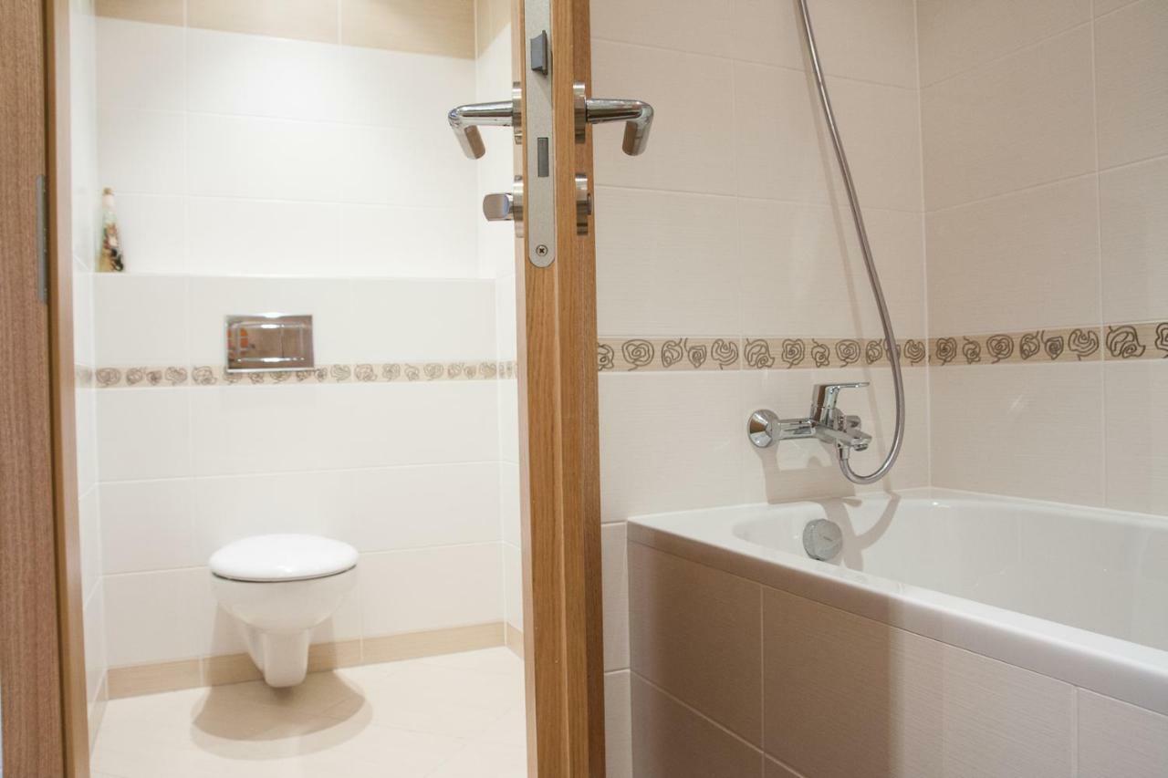 Prostorny 3 Pokojovy Apartman S Dvema Terasami Prague Ngoại thất bức ảnh