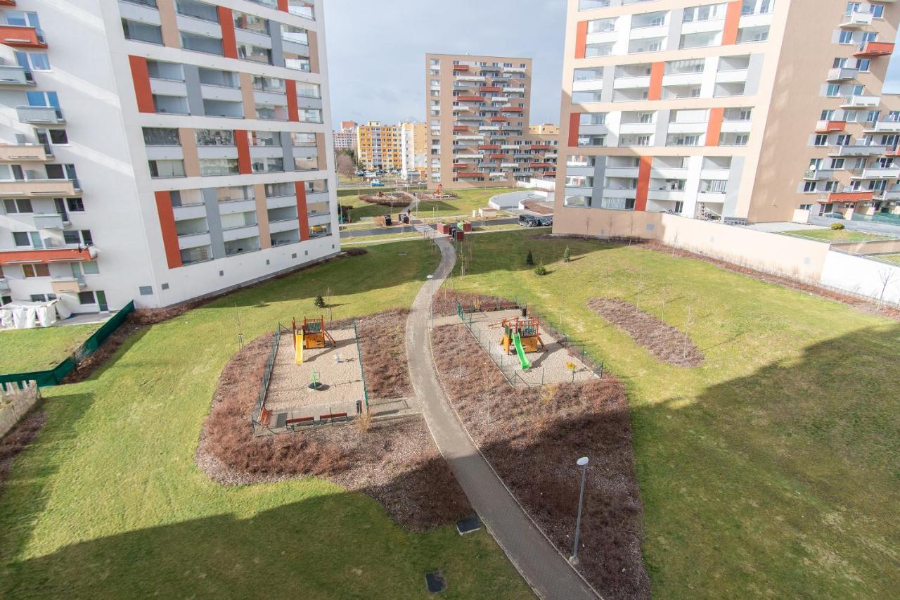 Prostorny 3 Pokojovy Apartman S Dvema Terasami Prague Ngoại thất bức ảnh